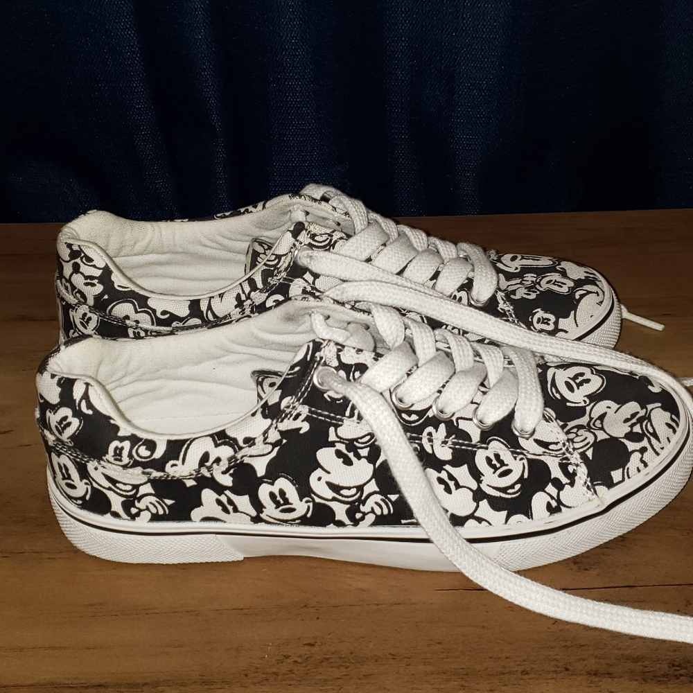 Disney Women's Sneakers - Black and White